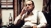 Don Vito Corleone (Marlon Brando) hat Sorgen.