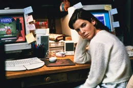 Die Softwareentwicklerin Angela Bennett (Sandra Bullock) bekommt von einem Kollegen eine mysteri&ouml;se Diskette zugespielt. Nachdem sie dem, auf sie angesetzten Killer entkommt, bemerkt sie, dass sich ihre pers&ouml;nlichen elektronischen Daten ver&auml;ndern.