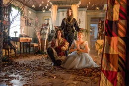 Emma Watson (Meg March), Saoirse Ronan (Jo March), Florence Pugh (Amy March).