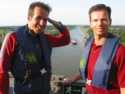 N&auml;chste Station f&uuml;r Willi: Das Schiffshebewerk in Scharnebeck am Elbe-Seitenkanal. Ein Aufzug f&uuml;r Schiffe! In einem Trog, &auml;hnlich wie eine Badewanne, werden Schiffe hoch und runter gefahren. Matthias zeigt Willi, wie das funktioniert.