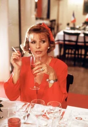 Baby Schimmerlos' Freundin Mona (Senta Berger) ist sehr nachdenklich geworden. Irgend etwas ist verkehrt, wenn man die Speisenkarte schon auswendig aufsagen kann.