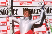 Sonja (Karin Thaler) als strahlende Siegerin nach dem Europa-Cup-Rennen.