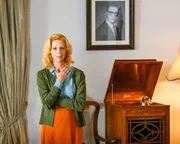 Heather Mitchell (Louise Whitehall).