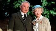 Miss Marple (Geraldine McEwan) und Colonel Protheroe (Derek Jacobi, l)