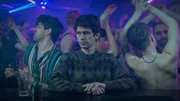 Nach einem erfolgreichen Arbeitstag findet sich Adam (Ben Whishaw) in einem exklusiven Nachtclub wieder. Doch w&auml;hrend alle ausgelassen feiern, kann er nur an die Arbeit denken.