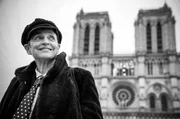 Schon in ihrer Jugend tr&auml;umt Katharina Thalbach von Paris und liest Victor Hugos Roman &bdquo;Notre-Dame de Paris&ldquo;.
