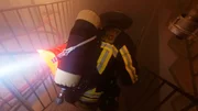 Ein Feuerwehrmann der Berufsfeuerwehr Offenbach im Einsatz.