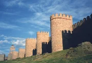 Blick auf die Stadtmauer von Avila (Spanien). Blick auf die Stadtmauer von Avila (Spanien).
