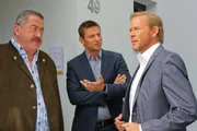Eine hei&szlig;e Spur f&uuml;hrt die Ermittler Hofer (Joseph Hannesschl&auml;ger, l.) und Hansen (Igor Jeftić, M.) zu Olaf Fohrmann (Oliver Clemens, r.). Kann er zur Kl&auml;rung des Falles beitragen?