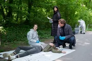 F&uuml;r Caspar Bergmann (Thomas Heinze, r.), Annabell Lorenz (Stephanie Stumph, M.) und Dr. Luisa Geiger (Sidonie von Krosigk, l.) sind die ersten Momente beim Opfer und am Tatort die entscheidendsten, um den Mord schnellstm&ouml;glich aufkl&auml;ren zu k&ouml;nnen.
