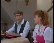 L-R: Simon Lindner, Bauer (Erich Seyfried), Vroni, seine Tochter (Petra Auer)