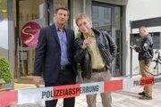 In einem Rosenheimer Schönheitssalon wird die Chefin ermordet. Hansen (Igor Jefti?, l.) und Mohr (Max Müller, r.) ermitteln. In einem Rosenheimer Schönheitssalon wird die Chefin ermordet. Hansen (Igor Jefti?, l.) und Mohr (Max Müller, r.) ermitteln.