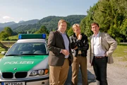 Mord im Fu&szlig;ballclub: Die Kommissare Hartl (Michael A. Grimm, l.) und Lind (Tom Mikulla, r.) sowie Polizist Mohr (Max M&uuml;ller, m.) recherchieren vor Ort.