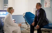 Es hat sich rausgestellt, dass Klaus Ritter (Rolf Kanies) einen leichten Bandscheibenvorfall hat. Als sich ausgerechnet die attraktive Dr. Globisch (Andrea Kathrin Loewig) um ihn k&uuml;mmert, ist Klaus sofort wieder im flirtiven Modus.