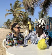 Manuela (l.); Stone (r.)