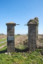 Das Eingangstor zum NS-Konzentrationslager auf Sylt