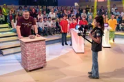 Kamerakind Annika (r.) sorgt f&uuml;r interessante Aufnahmen aus dem "1, 2 oder 3"-Studio.