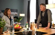 Katja Br&uuml;ckner (Julia J&auml;ger) und Roland Heilmann (Thomas R&uuml;hmann) haben es gerade nicht leicht. Katjas Noch-Ehemann ist wieder aufgetaucht und will seine Familie "wiederhaben". Katja versichert Roland, dass er der Mann ist, mit dem sie ihre Zukunft teilen will.