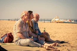 Edgar (Bernhard Sch&uuml;tz, li.), Fritzi (Miriam Maertens) und ihr Vater Helmut (Karl Fischer, Mitte).