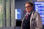 Dr. Daniel Charles (Oliver Platt)