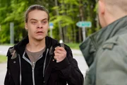 Lukas Weidinger (Béla Gabor Lenz), der sich um seine Mutter sorgt, macht nach dem Tod des Stiefvaters eine schwere Zeit durch. Nach und nach scheint er die Kontrolle über sein Handeln zu verlieren und bringt dabei nicht nur sich, sondern auch Micha Oberländer (Matthias Koeberlin) in Gefahr. Lukas Weidinger (Béla Gabor Lenz), der sich um seine Mutter sorgt, macht nach dem Tod des Stiefvaters eine schwere Zeit durch. Nach und nach scheint er die Kontrolle über sein Handeln zu verlieren und bringt dabei nicht nur sich, sondern auch Micha Oberländer (Matthias Koeberlin) in Gefahr.