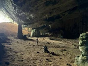 Al-Hoq ist die gr&ouml;&szlig;te H&ouml;hle auf Sokotra. Das H&ouml;hlensystem ist mehr als drei Kilometer lang und scheint in der Geschichte der Insel eine wichtige Rolle gespielt zu haben. Im Bild: Daniel Gerlach