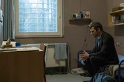 Alex Schwarz (Felix Klare) sitzt sieben Jahre im Gef&auml;ngnis.  - Foto aus Teil 1 -