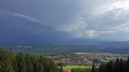 Gewitter in den Bergen. Weiteres Bildmaterial finden Sie unter www.br-foto.de.