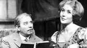 Mit 19 Jahren bewirbt sie sich an der Schauspielschule und wird auf Anhieb an der Otto-Falckenberg-Schule angenommen. Nach ihrer Ausbildung macht sie rasch Karriere am Theater.