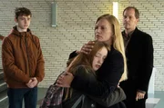 L-R: Lasse (Yuri V&ouml;lsch) und Lena Schwarz (Ruby M. Lichtenberg) sind Marion (Anna Loos) und Uwe Mosbach (Godehard Giese) ihre &bdquo;neuen&ldquo; Eltern.