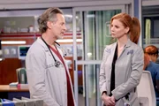 L-R: Dr. Dean Archer (Steven Weber) und Dr. Pamela Blake (Sarah Rafferty)