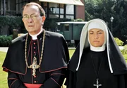 Dank ihrer T&uuml;chtigkeit steigt Schwester Pascalina (Christine Neubauer) zur rechten Hand des Apostolischen Nuntius Eugenio Pacelli (Remo Girone) auf.