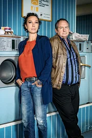 Angelika Schnell (Ursula Strauss), Franitschek (Wolf Bachofner)