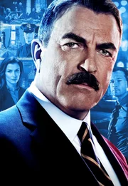 Commissioner Francis "Frank" Xavier Reagan (Tom Selleck).