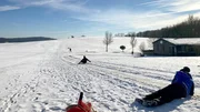 Im Winter ruht der Flugbetrieb. Dann haben die Rodler die Ithwiesen f&uuml;r sich.