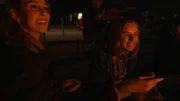 Am Lagerfeuer verrät Marlene Soraya an was sie glaubt. Am Lagerfeuer verrät Marlene Soraya an was sie glaubt.