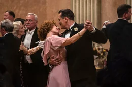 Noch tanzt Wien den Walzer: Bartok (Oliver Masucci) und seine Frau Anna (Birgit Minichmayr) auf dem Ball.