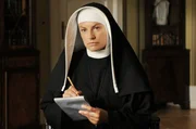 Schwester Pascalina (Christine Neubauer).