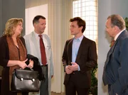 MDR Fernsehen IN ALLER FREUNDSCHAFT FOLGE 354, "Unwegsamkeiten", am Mittwoch (07.08.13) um 11:50 Uhr. "Unwegsamkeiten", Regie: Peter Vogel, am Dienstag (19.06.07) um 21:05 Uhr im Ersten. Prof. Simoni (Dieter Bellmann, re.) stellt Sarah Marquardt (Alexa Maria Surholt, li.) und Dr. Roland Heilmann (Thomas Rühmann, 2.v.li.) Brentanos Nachfolger David Kampe (Tobias Nath, 2.v.re.) vor. MDR Fernsehen IN ALLER FREUNDSCHAFT FOLGE 354, "Unwegsamkeiten", am Mittwoch (07.08.13) um 11:50 Uhr. "Unwegsamkeiten", Regie: Peter Vogel, am Dienstag (19.06.07) um 21:05 Uhr im Ersten. Prof. Simoni (Dieter Bellmann, re.) stellt Sarah Marquardt (Alexa Maria Surholt, li.) und Dr. Roland Heilmann (Thomas Rühmann, 2.v.li.) Brentanos Nachfolger David Kampe (Tobias Nath, 2.v.re.) vor.