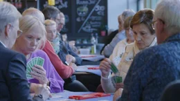 Hochkonzentriert &ndash; Zweimal pro Woche treffen sich die Mitglieder des Clubs "Goldstar" zum Bridge.