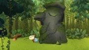Im Wald, versteckt in einem Geb&uuml;sch, haben Doodle und Odo eine gro&szlig;e Stein-Statue gefunden.