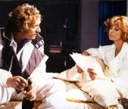 Baby Schimmerlos (Franz Xaver Kroetz) auf Abwegen. Hartn&auml;ckig recherchiert er f&uuml;r eine Geschichte &uuml;ber den reichsten Mann der Republik. Die soll aber nicht in der "M&uuml;nchner Allgemeinen Tageszeitung" erscheinen. Mona (Senta Berger) ist daran wenig interessiert.