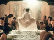 Alle r&auml;tseln, warum die Schauspielrin Fanny Kessler (Christine Schuberth) bei ihrer gro&szlig;en Badszene nicht nackt auftritt, denn damit hatte sie noch nie bisher Probleme gehabt.