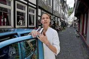 Vicky (Jessica Ginkel) bleibt in Monschau.