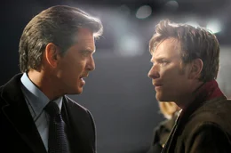Ein Ghostwriter, der die Memoiren eines ehemaligen britischen Premierministers fertigstellen soll, enth&uuml;llt Geheimnisse, die sein eigenes Leben in Gefahr bringen. - Lang (Pierce Brosnan) wird von seinem Ghostwriter (Ewan McGregor) mit seinen vermeintlichen Kontakten zur CIA konfrontiert.