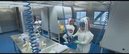 In Laboren, in denen mit Viren gearbeitet wird, besteht das Risko, dass sich Mitarbeiter infizieren und das Virus unbeabsichtigt verbreiten.