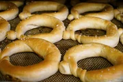 Frisch gebackene Fastenbrezen der B&auml;ckerei Binggl