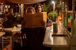 Maria (Lena Stolze, vorne) und Fritzi (Miriam Maertens) sind den drei Freunden heimlich hinterher gereist.