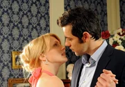 ARD STURM DER LIEBE FOLGE 1206, In Rosalies (Natalie Alison, l.) Traum kommt sie Jacob (Andreas Thiele, r.) sehr nahe ...