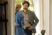 Im Todesfall Jay Sutherland arbeiten Laura (Sophie Rundle) und Inspector Castells (Isak F&eacute;rriz), Verbindungsoffizier der Botschaft zur spanischen Polizei, weiterhin eng und vertrauensvoll zusammen.